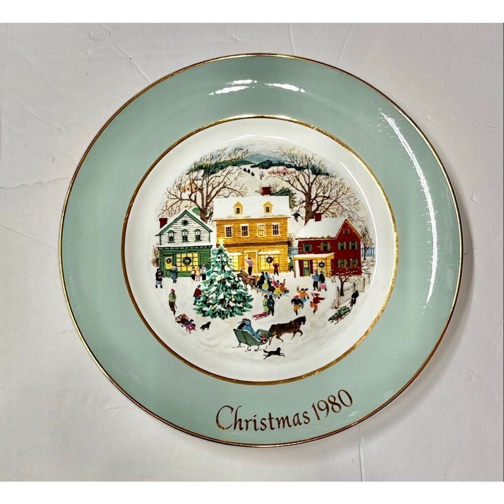 Avon1980 Country Christmas Collector Plate   8 3/4”
